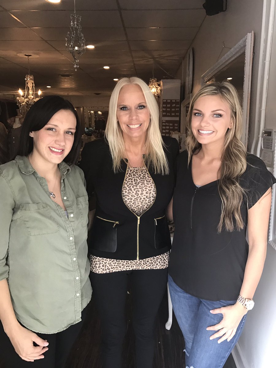 Glam356's tweet photo. Mother daughter #makeover day ! @MySmartBomb #glam356 #flawless #beauty #makeup #blondehairdontcare #motherdaughter #daughter https://t.co/renRouwNlp