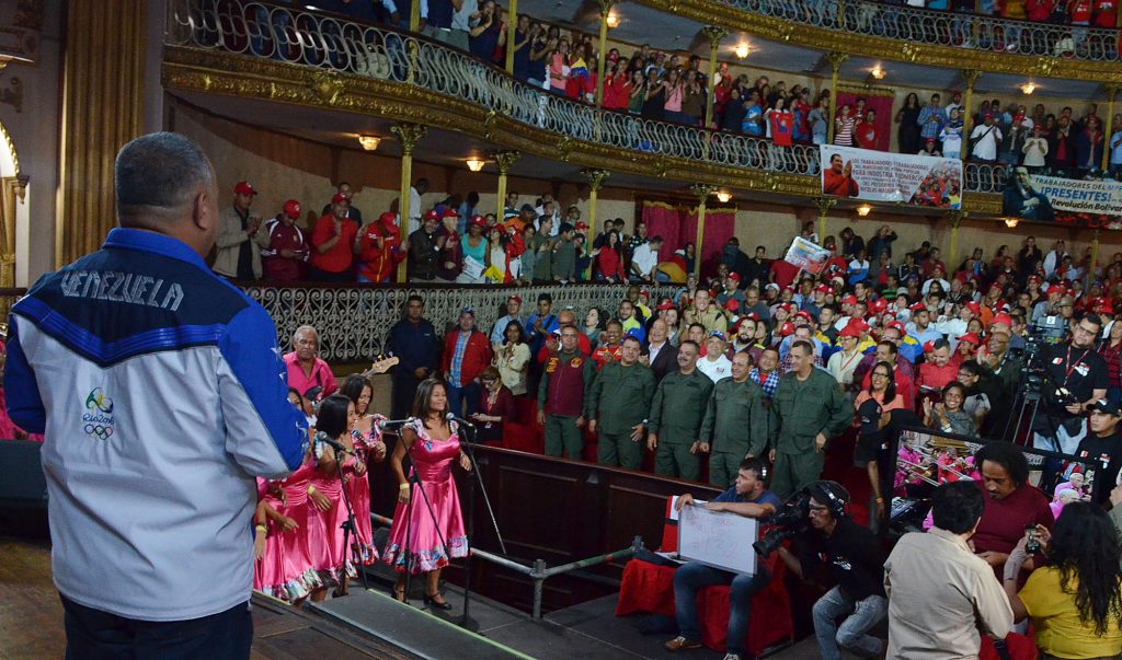 ConElMazoDando's tweet photo. Diosdado Cabello: A Maduro no lo van a tumbar - https://t.co/TZBEEsqgVl https://t.co/owuIgofOuK