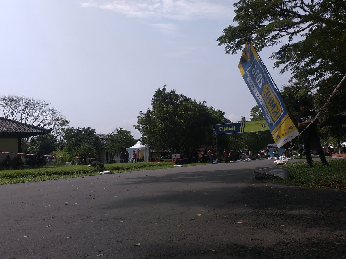 Molis_PNJ's tweet photo. Nanti kan jagoan kita Jayakarta'82 melewati garis itu pada timeline urban di jam 15.00-17.00 wib. Mancay! https://t.co/t2asOfWPsN