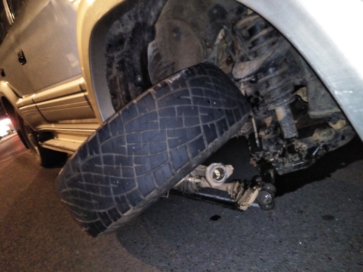 hyper_octane's tweet image. Cheers @Toyota_Aus @ToyotaMotorCorp the ball joints had no signs of failure, then suddenly. Snap. Thanks.