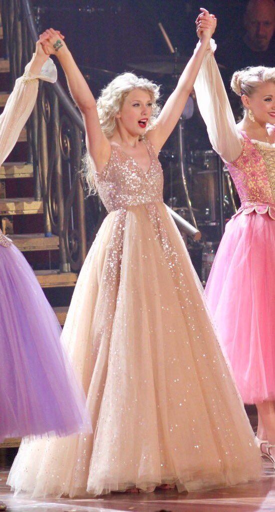 TaylorSPolls's tweet photo. Which tour outfit? Vote below!#10YearsOfTaylorSwift #6YearsOfSpeakNow #ARIASTAYLORSWIFT #SpeakNowWorldTour #LoveStory #NewRomantics https://t.co/kCerWMnKsj