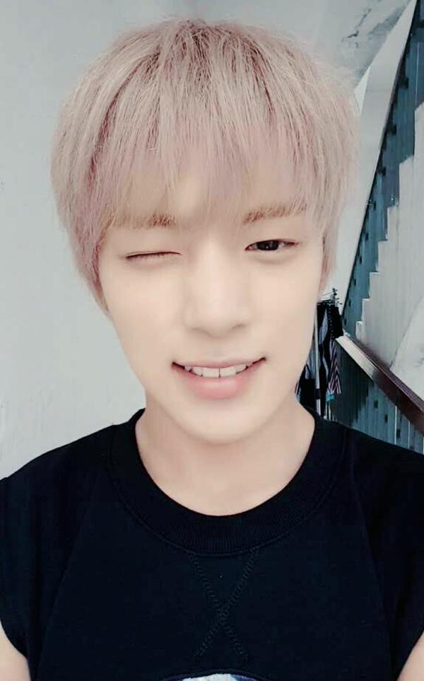 monstaxbr's tweet photo. [🐳] Sei que táh tarde...mas queria postar algumas das minhas fotos preferidas do Rei do MONSTAX Happy #MINHYUKDAY 🎂😍 https://t.co/wqCKHJfTGp