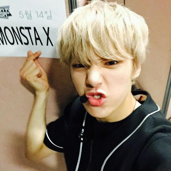 monstaxbr's tweet photo. [🐳] Sei que táh tarde...mas queria postar algumas das minhas fotos preferidas do Rei do MONSTAX Happy #MINHYUKDAY 🎂😍 https://t.co/wqCKHJfTGp