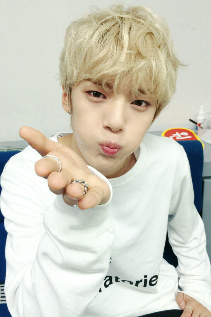 monstaxbr's tweet photo. [🐳] Sei que táh tarde...mas queria postar algumas das minhas fotos preferidas do Rei do MONSTAX Happy #MINHYUKDAY 🎂😍 https://t.co/wqCKHJfTGp