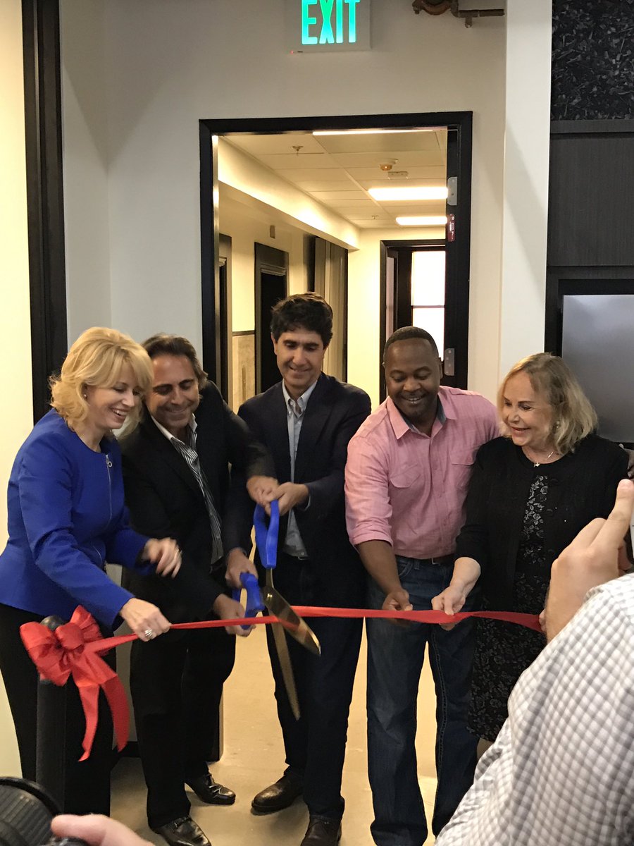 Ribbon Cutting <a href="/workspacefresno/">workspace</a> <a href="/fresnodowntown/">Downtown Fresno</a> @MayorSwearengin <a href="/OliverBaines/">Oliver L. Baines III</a> Thank you for coming. Downtown Fresno 👏