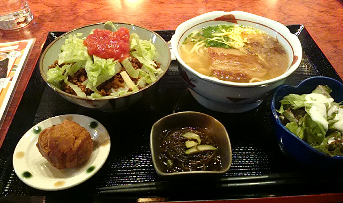なおっちょロワール 広島市中区の 新垣家 でミニタコライスと半沖縄そばのセットを食べました なおっちょロワール 広島市中区の 新垣家 でミニタコライスと半沖縄そばのセットを食べました