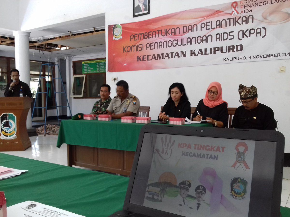 Bwi_Be_Right's tweet photo. Camat Kalipuro melantik pengurus KPA KECAMATAN dalam rangka pencegahan HIV bersama seluruh desa cc @KpaBanyuwangi @a_azwarnas https://t.co/ymg2SzxYK1