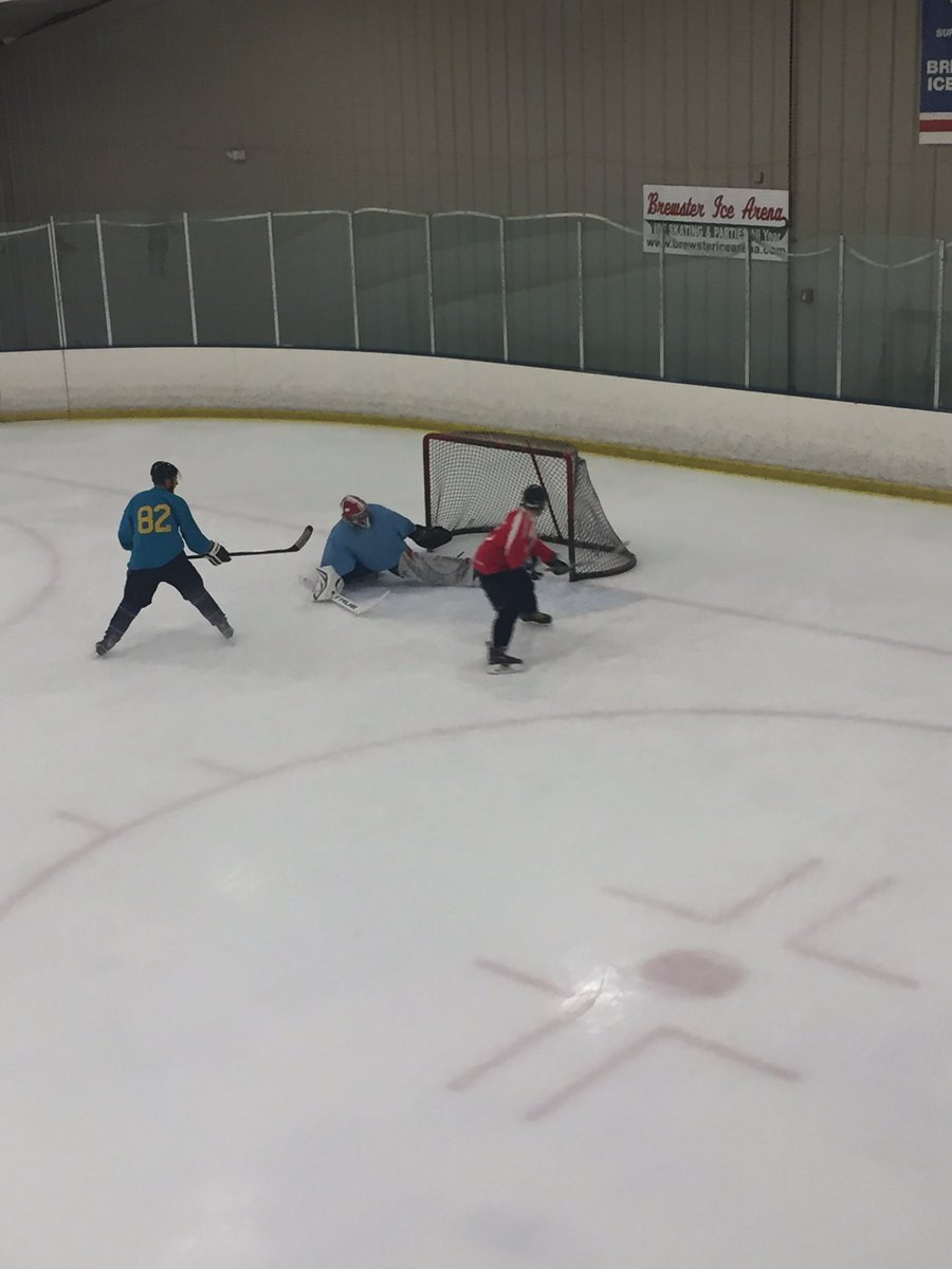 SmokeEatersHC's tweet photo. Goal #💩 scored by @RyanHowles #thatmeansnumber2 #unstoppable 2-0 #smokeeaters https://t.co/wa757M7spt