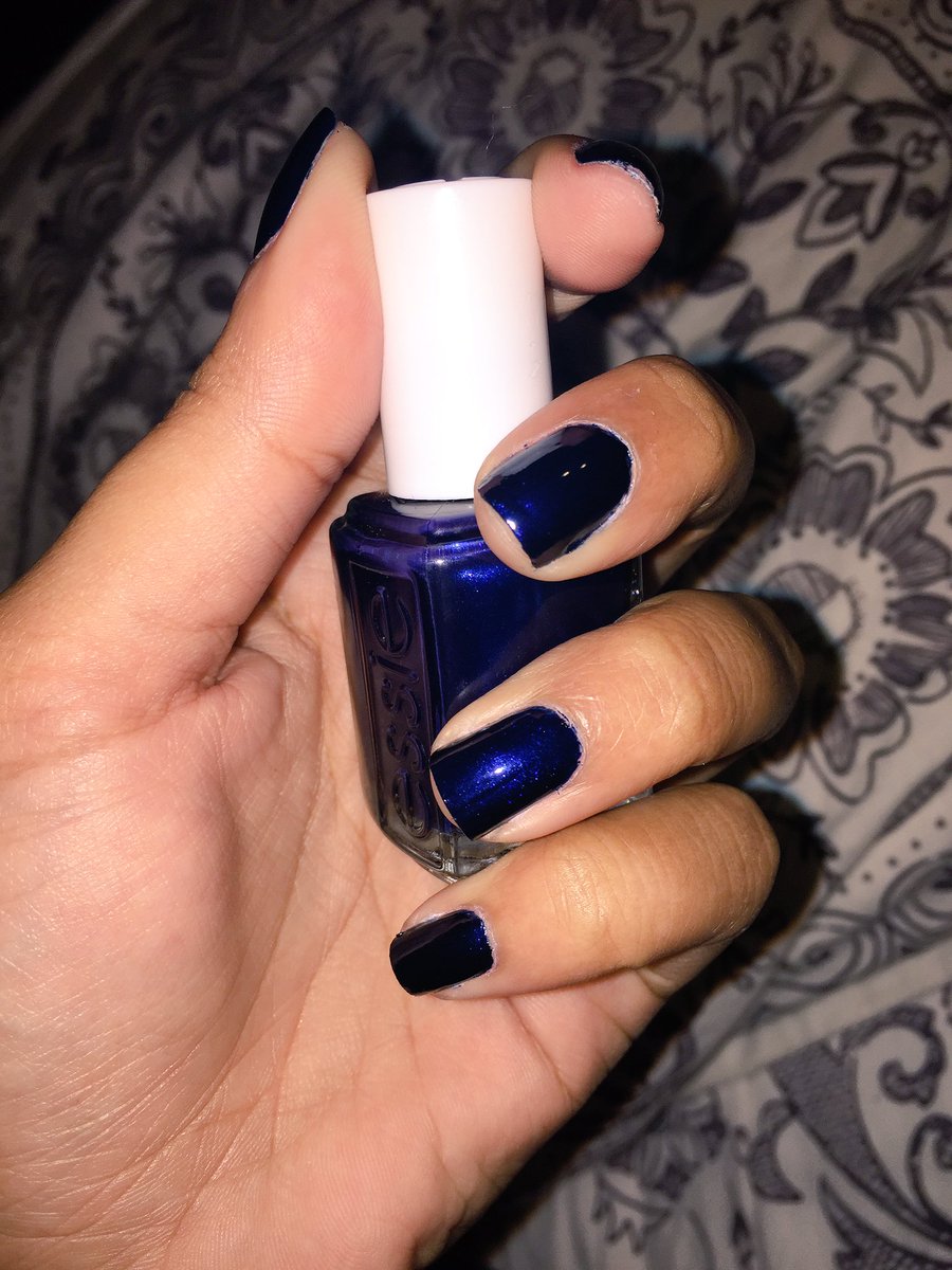 xoAriellee's tweet photo. This nail polish is so beautiful. π#midnightcami @essie https://t.co/AdwIsIPPCh