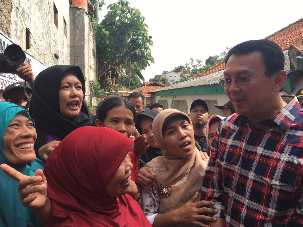 basuki_btp's tweet image. Menyapa warga pejaten timur sekalian mengecek dan mengevaluasi kinerja wilayah.