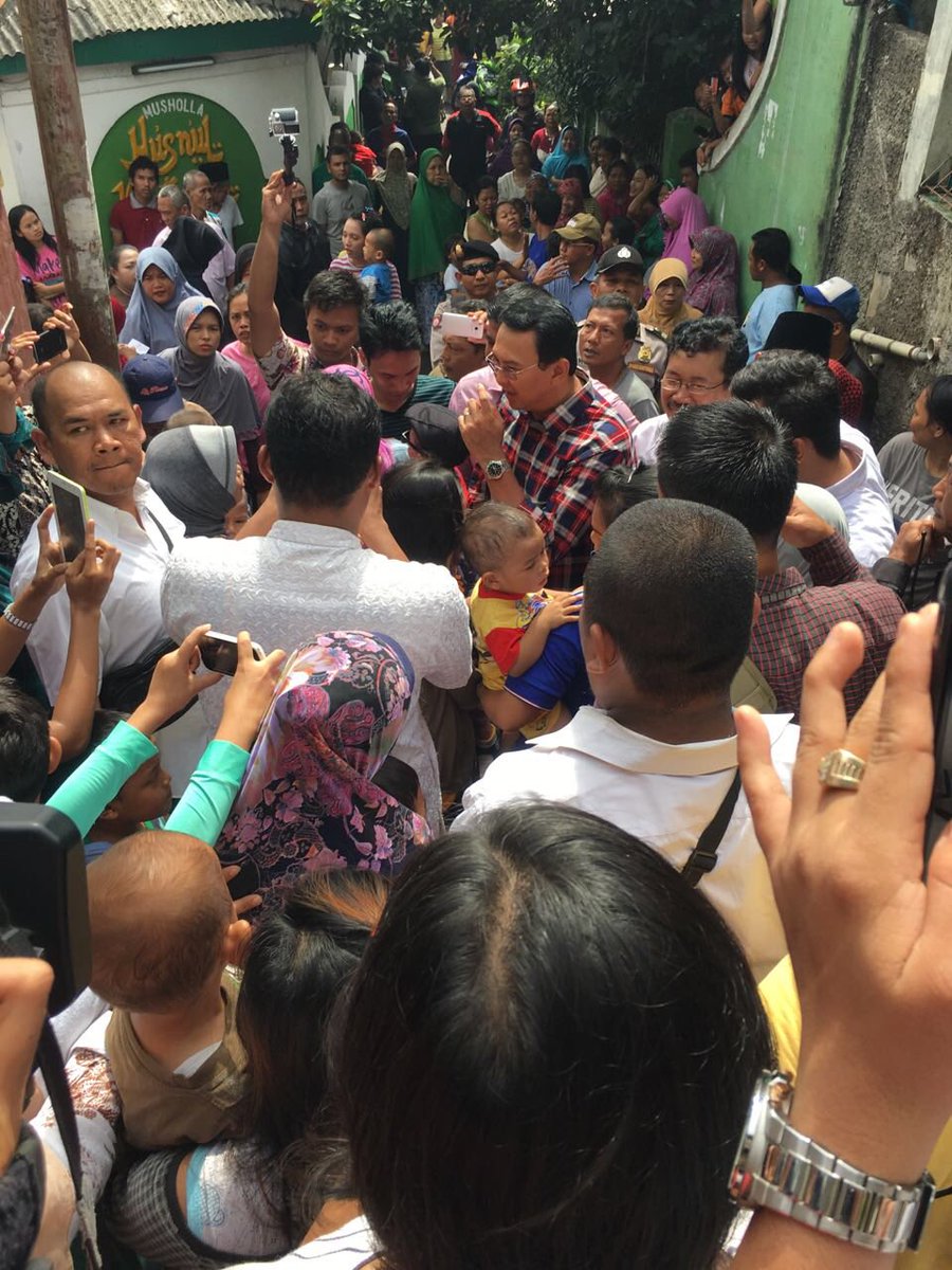 basuki_btp's tweet image. Menyapa warga pejaten timur sekalian mengecek dan mengevaluasi kinerja wilayah.