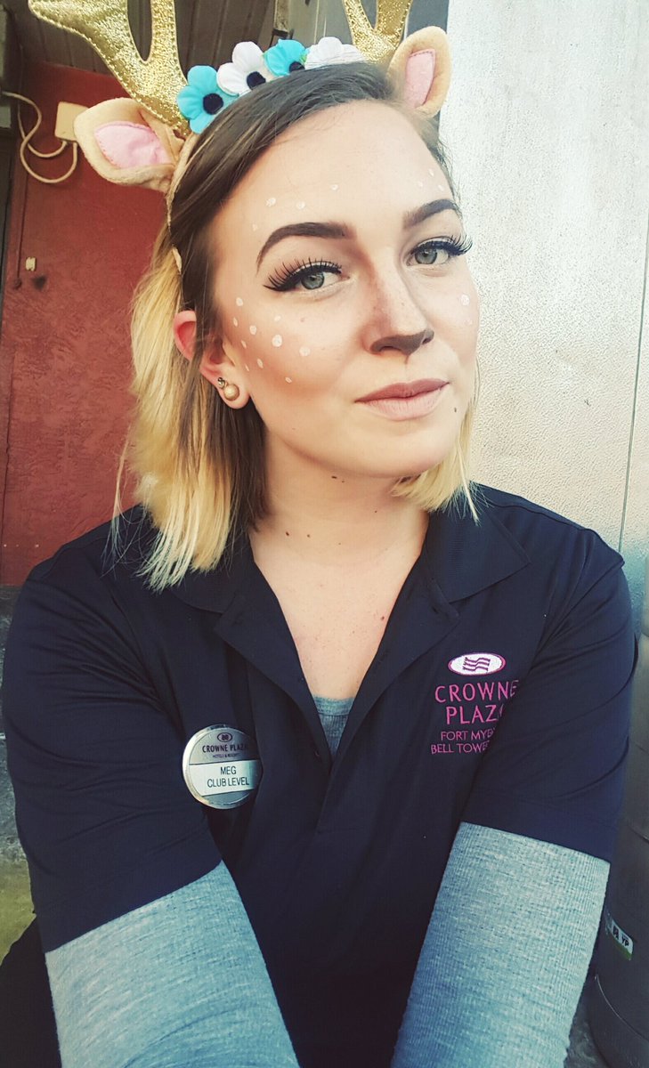 meg_soltis's tweet photo. That working class Doe #halloween https://t.co/lQJEpXc3G6