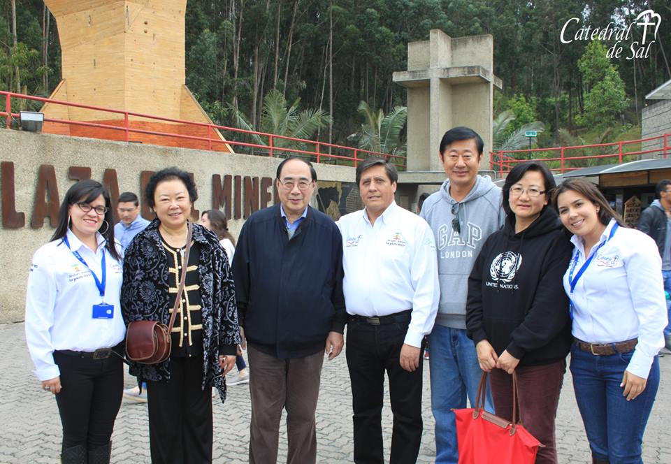 catedraldesal's tweet photo. Visita del Señor Secre. General Adjunto de Asuntos Económicos y Sociales de la ONU Wu Hongbo y el embajador de China en Colombia Li Nianping https://t.co/EIMvpuRiOG