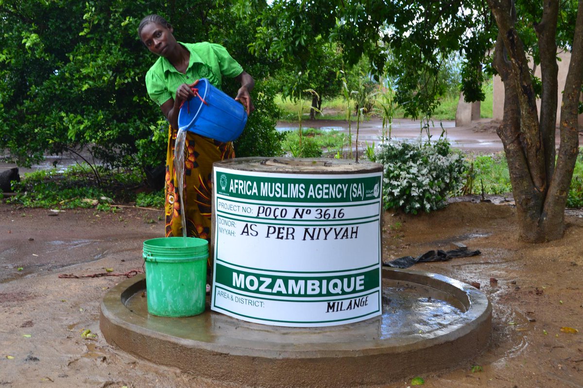 AMASADirectAid's tweet photo. Thousands have lived without love, not one without water. #HelpHydrate #WaterIsLife #AfricaMuslimsAgency #MakeADifference https://t.co/aCYHuSbkPo