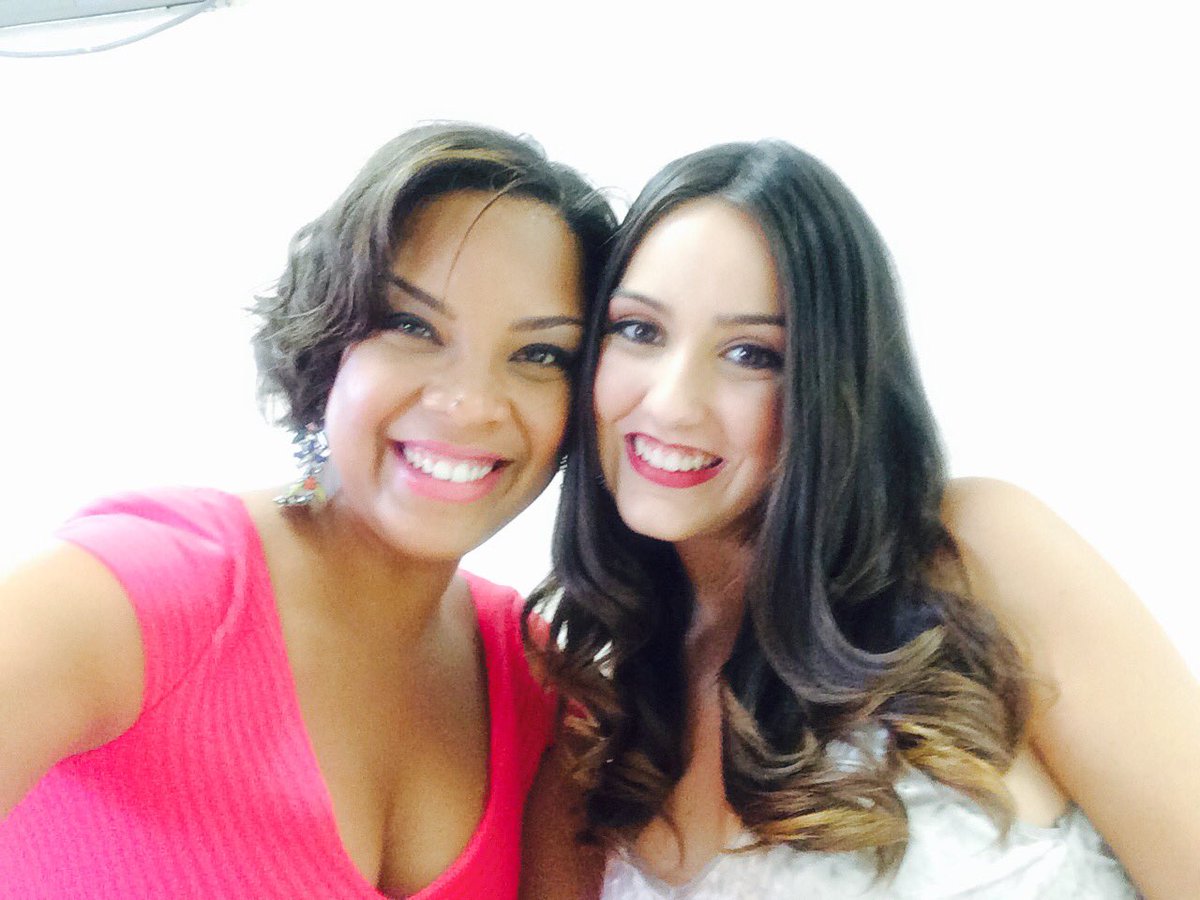 Aún emocionada, y con lágrimas en los ojos. Mari, ha sido todo un honor cantar contigo!!!