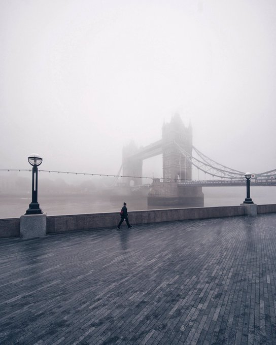 Making the not-so-difficult choice between having breakfast and chasing fog on an early morning in London<a href="/tag/worldcup"class="tags"><span>#worldcup</span></a>
