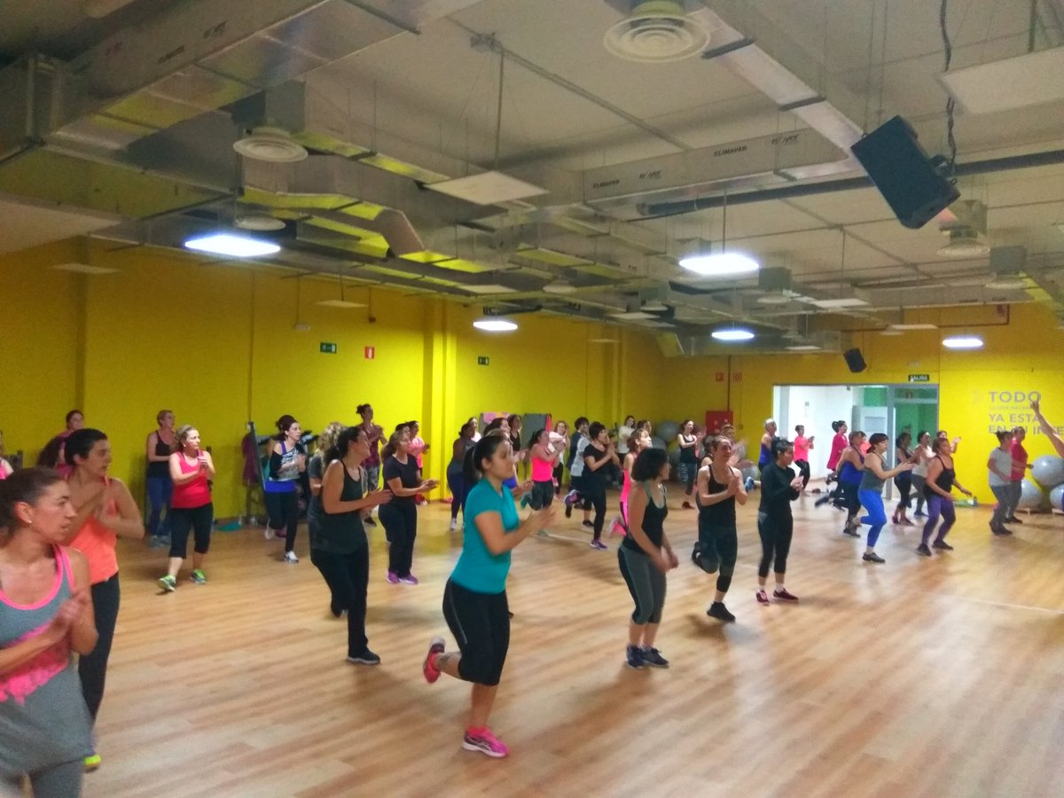 Asbern75's tweet photo. Jueves 9:30 Zumba con @BanesaZumba en @altafit #Logroño Cómo bailan nuestras chicas!!! https://t.co/N7sKePnH0L