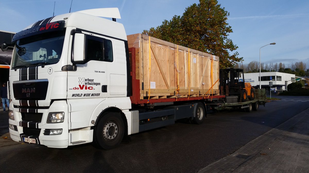 Is Sinterklaas nu al in het land? Wat een groot kado! Wij gaan het pakket uitpakken en installeren. Volgende week meer foto's! #innovatie