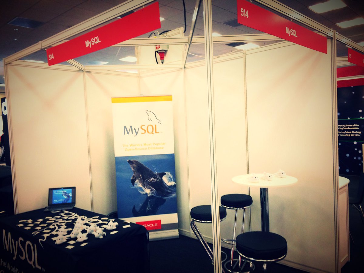 lefred's tweet image. stand 514 is the place to be in 10min at #BigDataLnd #BigDataRevolution - all questions @MySQL related are welcome!