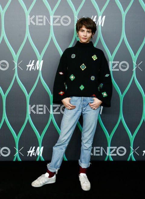 elle_es's tweet photo. #KENZOxHM llega a Madrid y ellas ya llevan la nueva colección @kenzo @hm https://t.co/dfaPNNXpGn https://t.co/yKXM0Cgf90