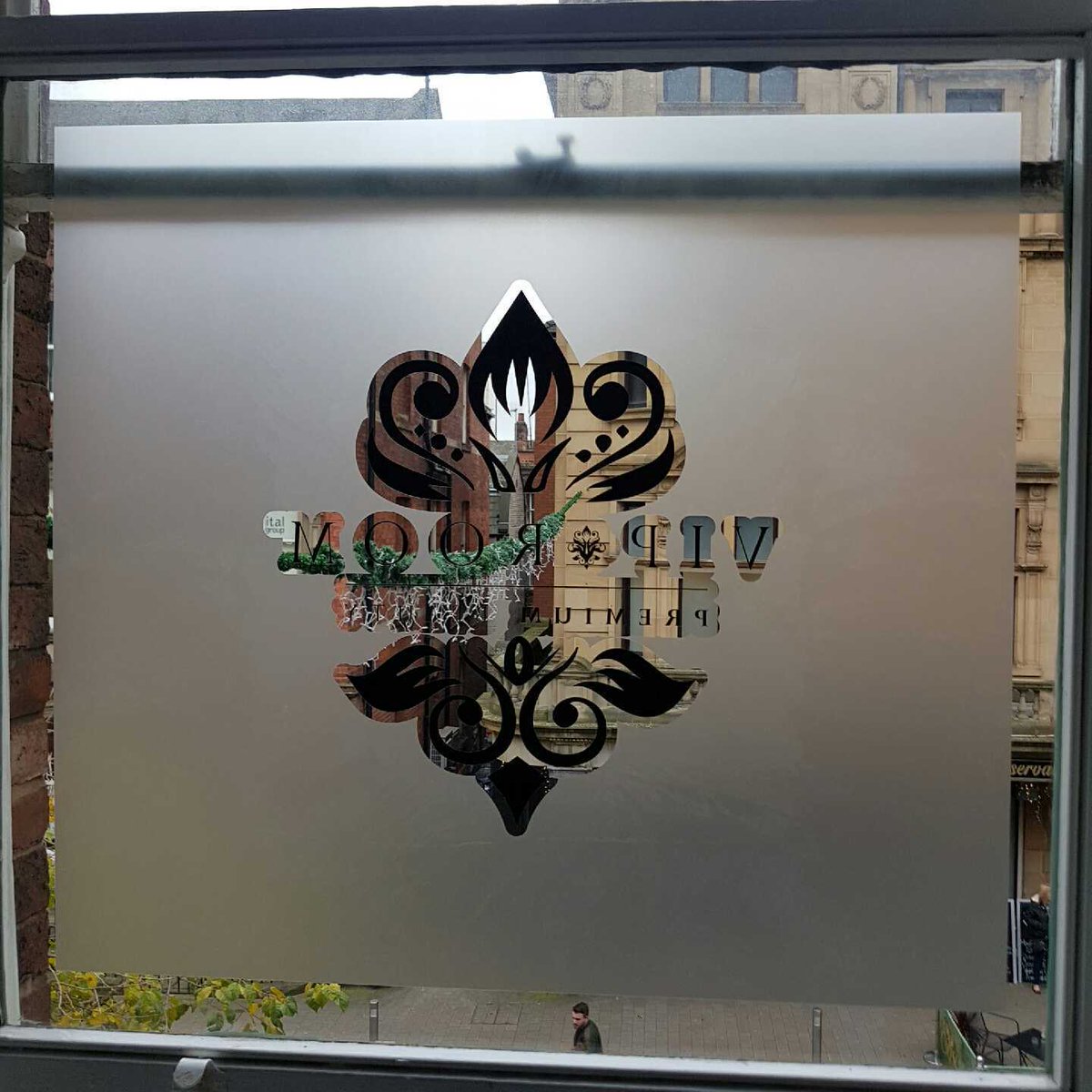 AbilityPrint's tweet image. Helping brand the shiny new shop for one of our Leeds Based Clients - @VIPROOMBEAUTY