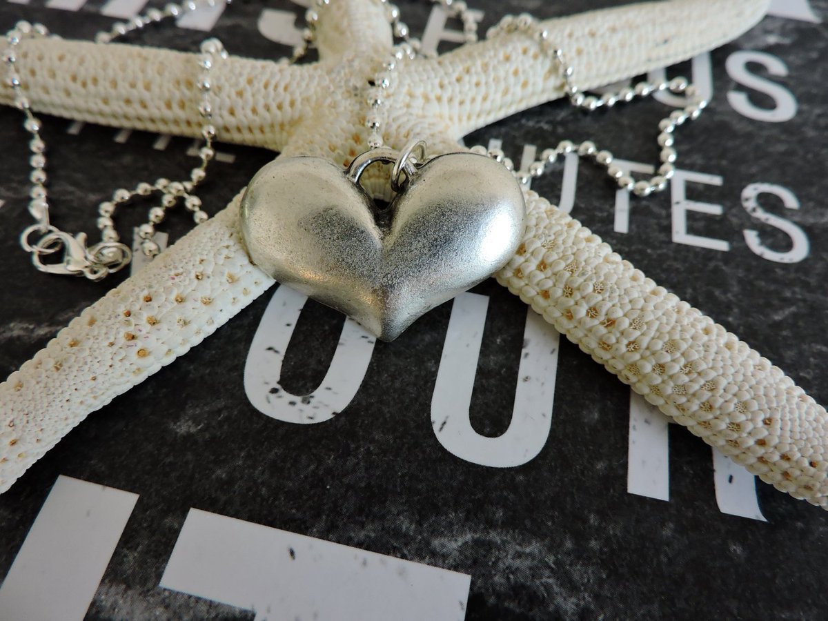 siljewel5's tweet image. Pendant Jewelry, Antique Silver, Silver Plated, Large Pendant, Heart… tuppu.net/ff2a8f1c #SILJEWEL #MatteSilver