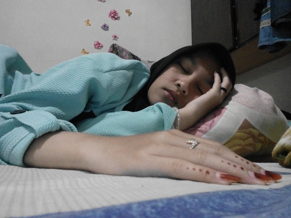 Nedya_AW's tweet photo. Mereka tak mengerti bagaimana hidupmu..
Bagaimana kesulitanmu..
Apa saja yang sudah kamu lewati yang mereka mengerti hanya menilaimu saja.. https://t.co/0NJUkZuvzA