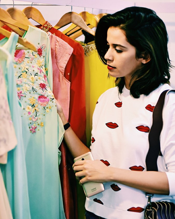 At <a href="/mandirawirkhq/">Mandira Wirk</a> stall post her show at #aifwss17 with my <a href="/CoolpadInd/">Coolpad India</a> Note 5
akanksharedhu.com
'A Day at Fashion Week' on the blog