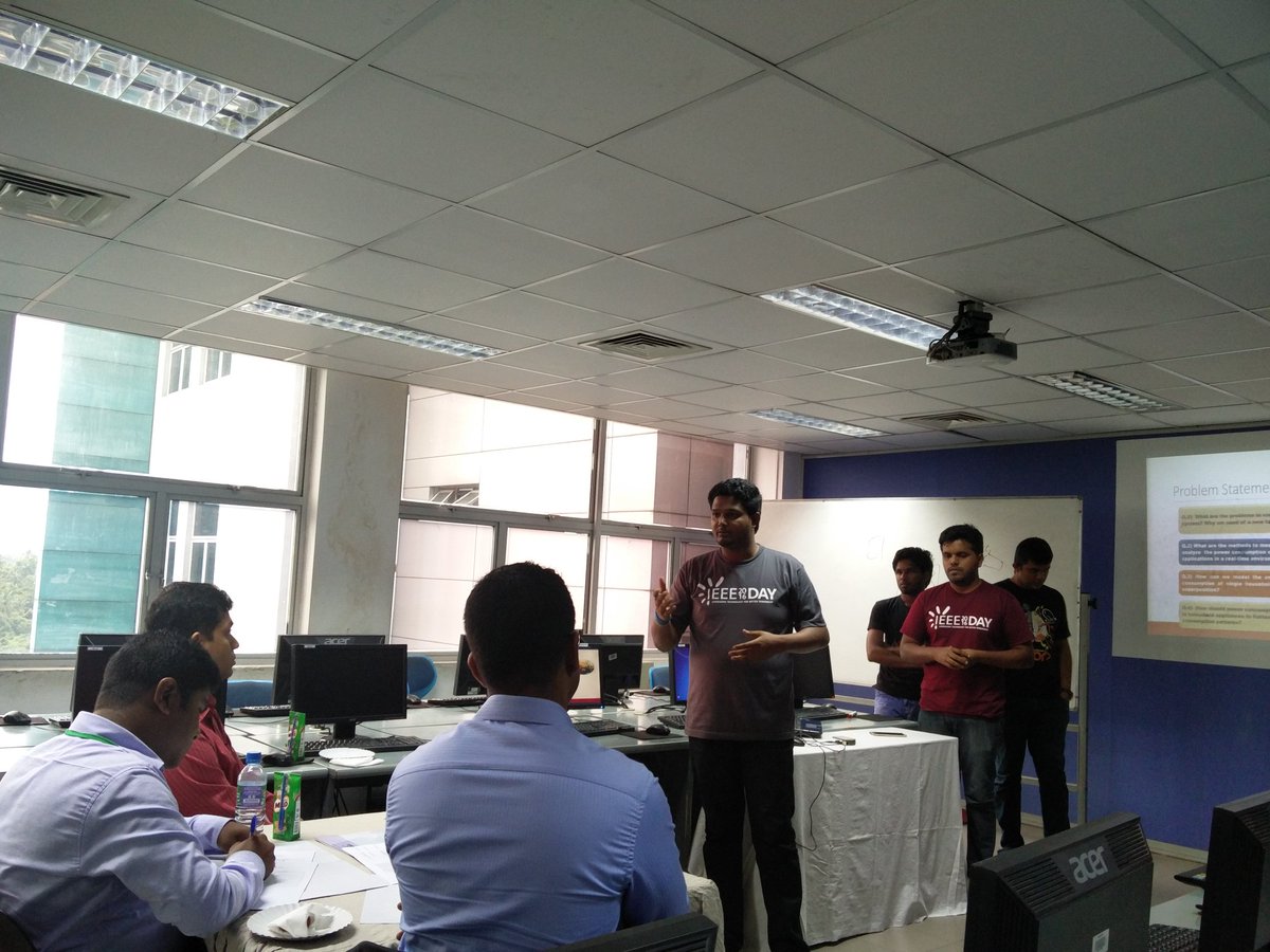 SLIITinfo's tweet image. Ongoing presentations for the #InternetOfThings contest here at #Codefest2016 #sliit #IoT
