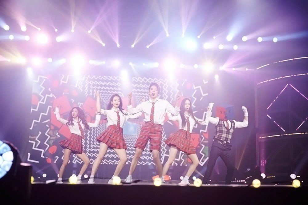 functionlove's tweet photo. #Dimension4inYokohamaDay2 Starts in half an hour! Join the #meustreamfam: https://t.co/4tzgkT23AV https://t.co/2lY1jIydWb