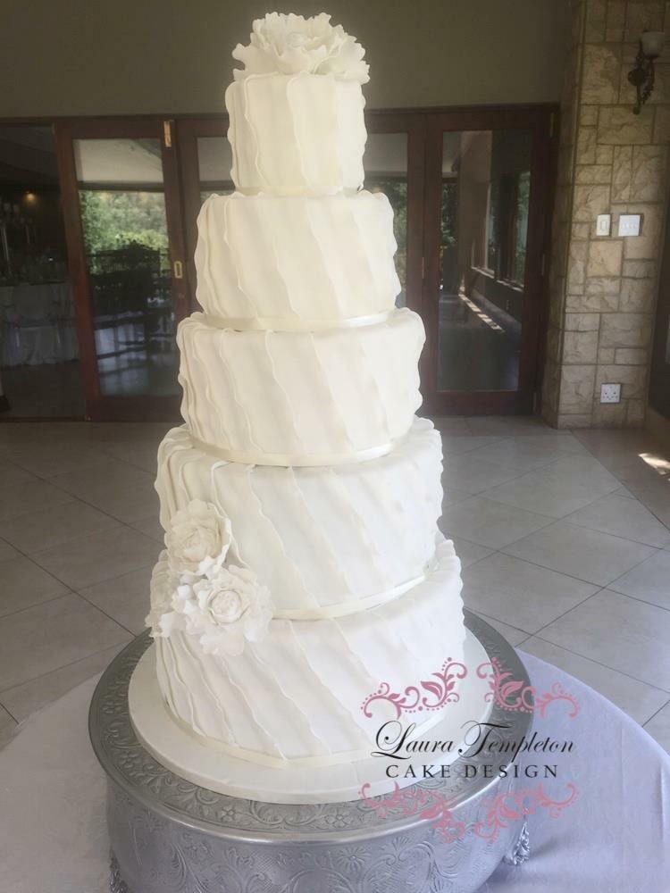 Classic white #weddingcake #lauratempletoncake