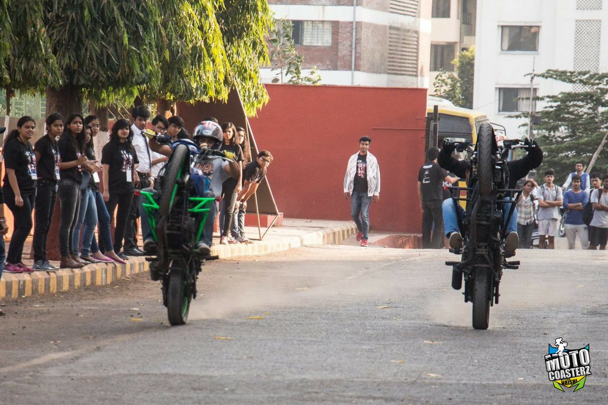 motocoasters's tweet photo. THE BEST THING ABOUT TEAM WORK IS THAT 
YOU ALWAYS HAVE OTHERS ON YOUR SIDE.
ATHLETES :- HRISHI &amp; PRASAD

#MOTOCOASTERS #STUNTSHOW #PITSTOP https://t.co/8LtS3vsCVk