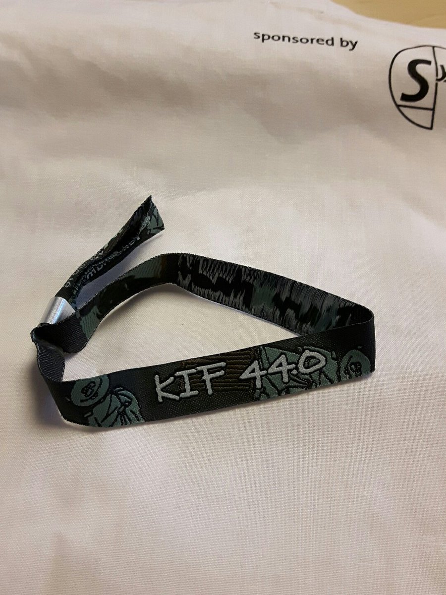 Es gibt noch Festivalbändchen von der #kif440. Wer eins will kann sich bei nana melden. #kif445