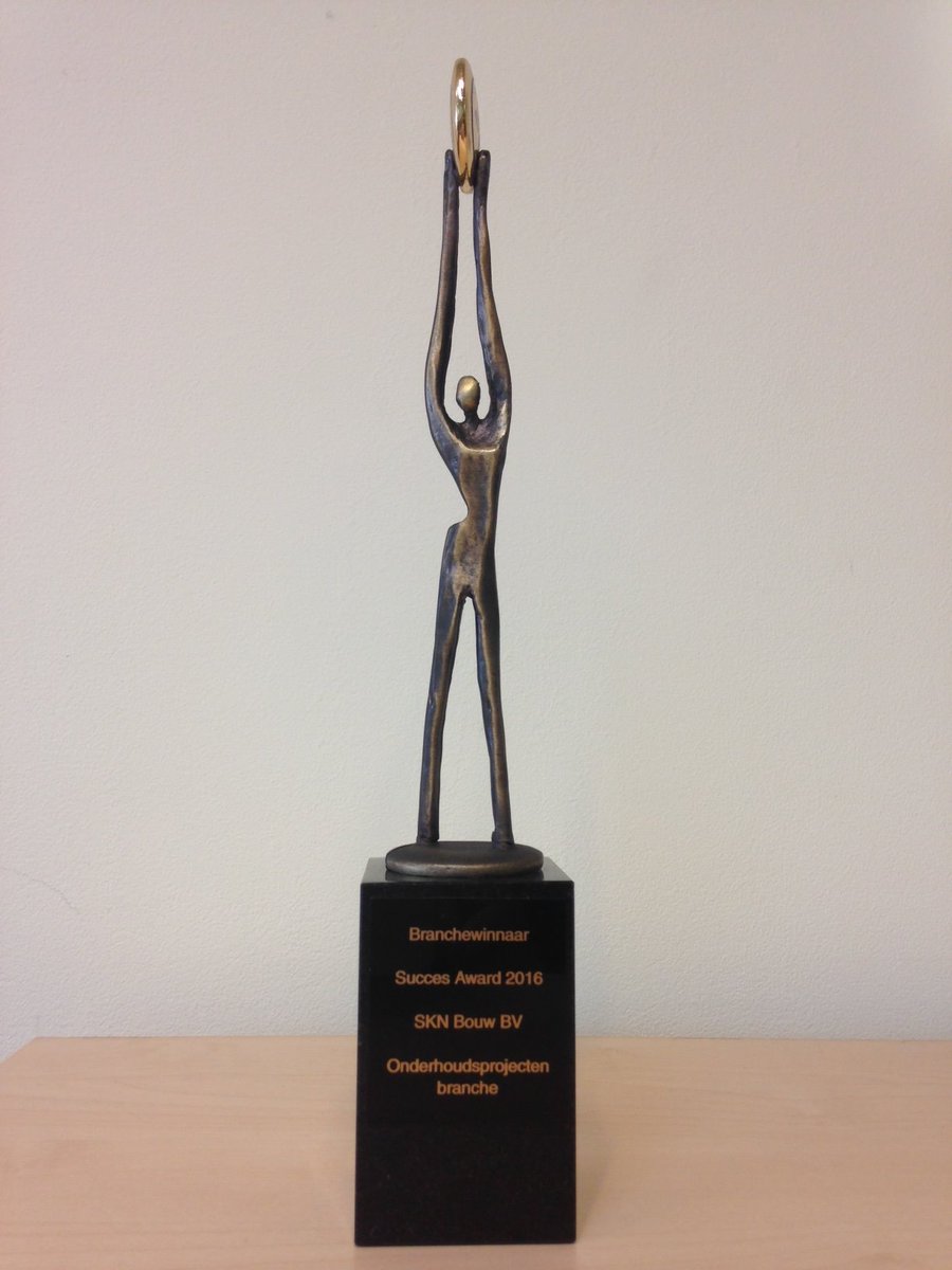 Blij en trots dat <a href="/SKNBouw/">SKN Bouw</a> branchwinnaar Onderhoudsprojecten 2016 is. Prachtig om beloond te worden omdat we met elkaar mooie dingen maken.