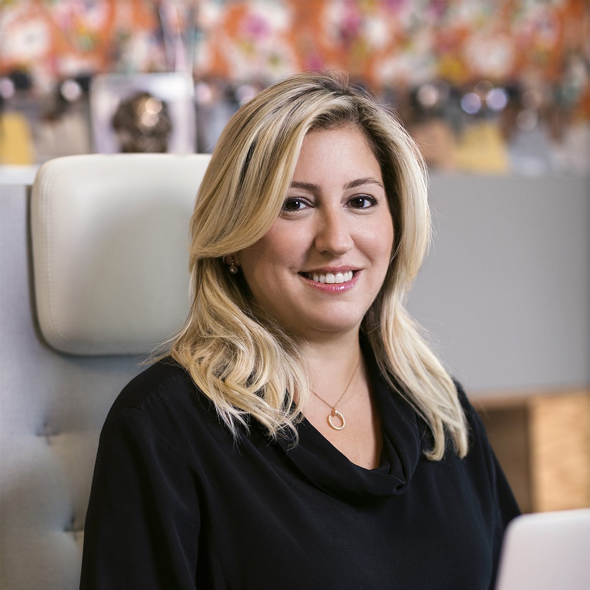 Yaratıcı ruhunu bize aşılamakla kalmayan Ela Gökkan Savcı, 2016 yılının da en yaratıcı liderlerinden biri seçildi. sozcu.com.tr/2016/ekonomi/i…