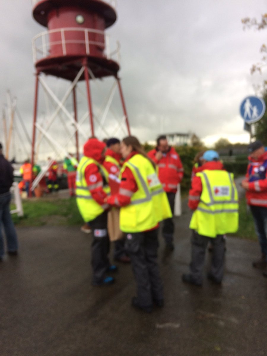 willemvanbeek's tweet photo. De grootschalige rampen/evacuatie-oefening Waterwolf (Marken) houdt 37 organisaties scherp. Zoals het NL Rode Kruis.. https://t.co/pBJzNzJU3Q