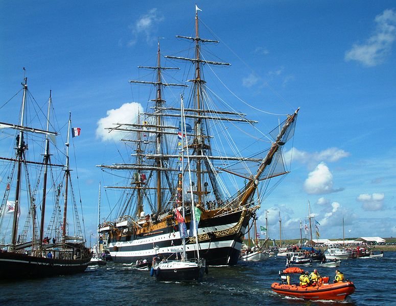 nauticalportal's tweet photo. #SailAmsterdam
#Tallships
🇷🇺#Kruzenshtern
🇩🇪#AlexandervonHumboldt2
🇨🇴#ARCGloria
🇮🇹#AmerigoVespucci
#SailingEvent
#NauticalEvent
#sailing https://t.co/E8HPRpB4NI