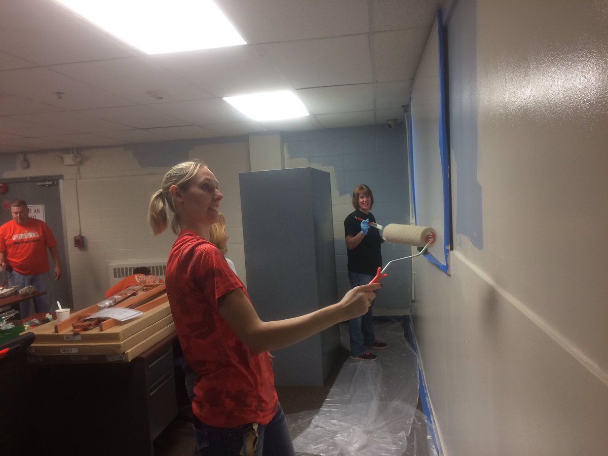 <a href="/TeamDepot/">Team Depot</a> <a href="/jmiller20799/">Jeff Miller</a> <a href="/HomeDepot3804/">Maple Hts Home Depot</a> @HamerRJ #serviceselfie Cleveland District 305 building and painting at the Volunteers of America