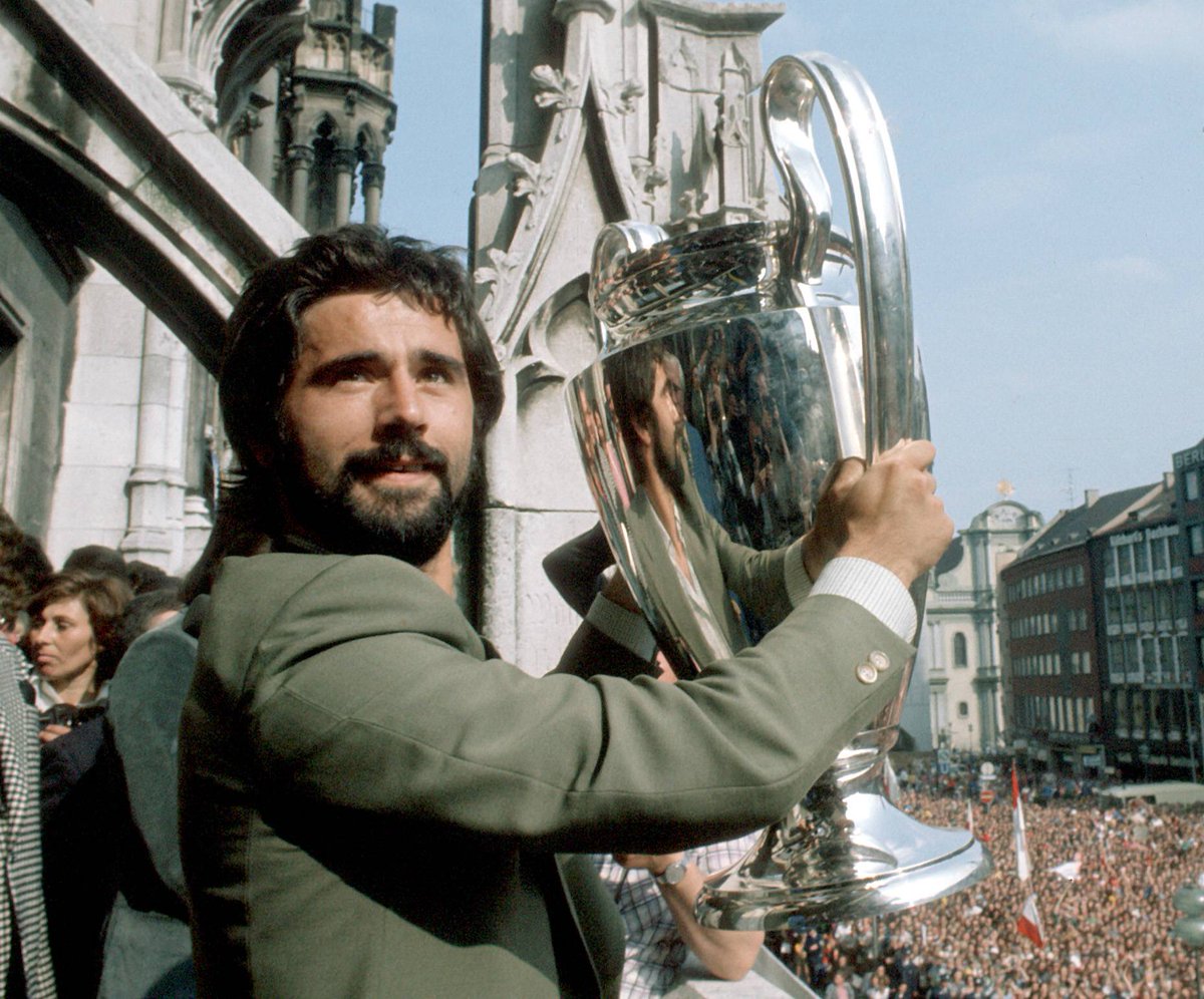 Weltmeister. Europameister. Weltpokalsieger. Europapokalsieger. Deutscher Meister. Pokalsieger. Alles Gute zum 71. Geburtstag, Gerd #Müller!