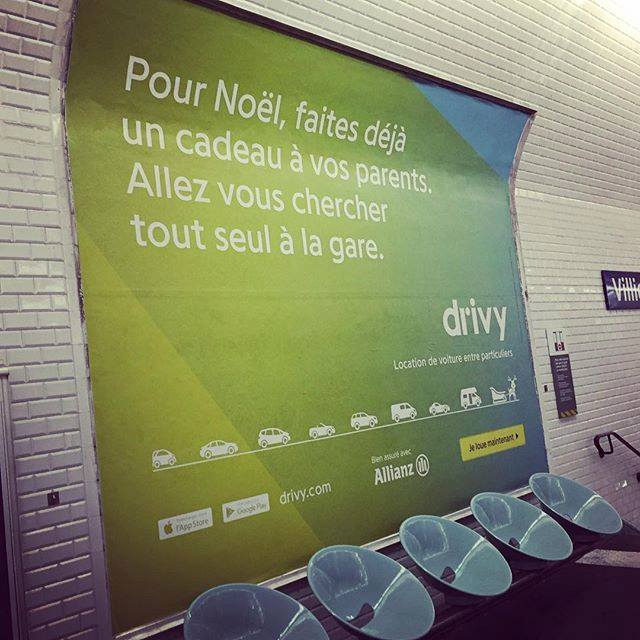 piweeFR's tweet photo. Très sympa cette affiche pour le service de loc' Drivy 😂

(via Lucie Guidon) https://t.co/PwdBAbL3Ko