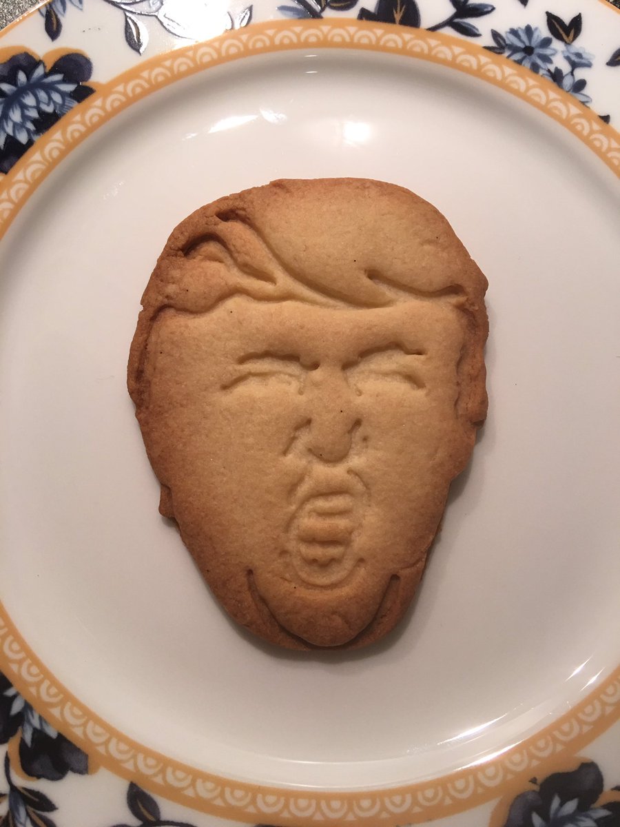 Unsophistikate's tweet photo. This counts as studying for my #politics exam, right? Sorry you got burned, Trump! ๐ #MakeAmericaDeliciousAgain #electionday #HillYes #yum https://t.co/xYlfHcQrp7