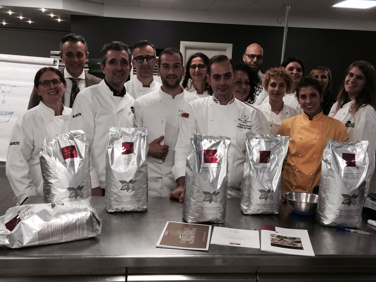 Oggi siamo a Santa Vittoria d'Alba (CN) con il Maestro Francesco Boccia del <a href="/TeamMassari_/">Team Massari</a> per il corso "Il Mondo del Cioccolato"! #Domori