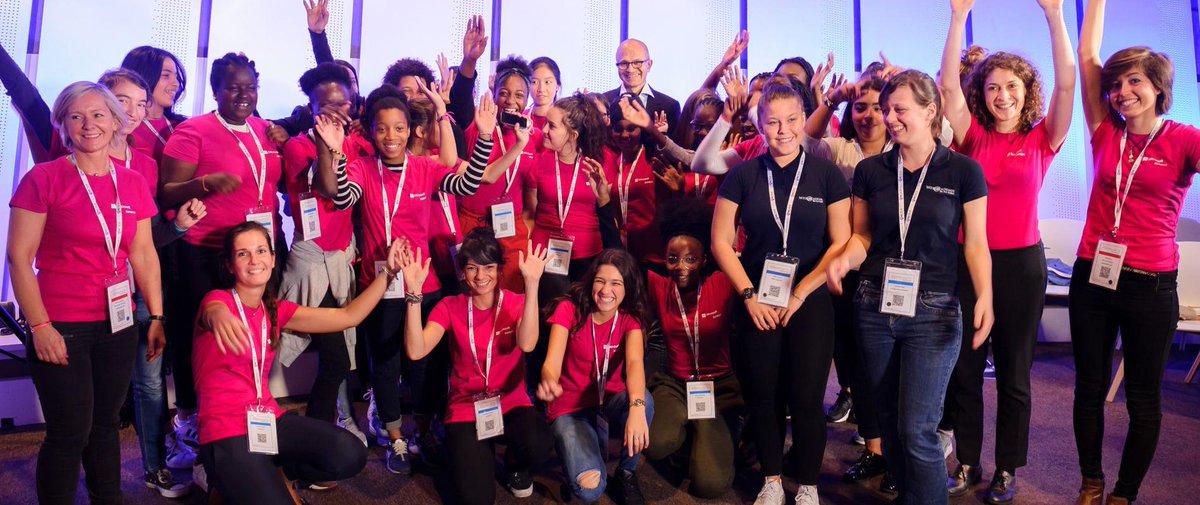 microsoftfrance's tweet photo. 🚺 ⌨ Femmes &amp; révolution numérique : passe ton code d'abord ! ⌨ 🚺
Retour sur notre session #Digigirlz à #experiences
https://t.co/p12mKlM3bT https://t.co/p0ecAfbYag