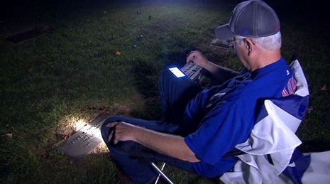 Brosner85's tweet image. Man promised his dad if Cubs ever won World Series, they'd listen together. His dad died in '80. He kept his promise:wthr.com/article/cubs-f…