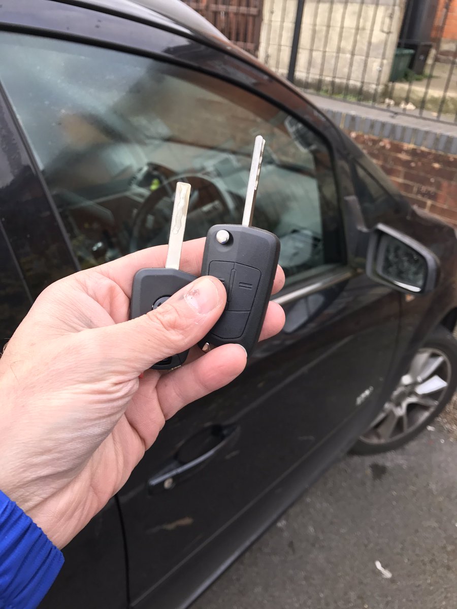 asllocksmiths's tweet photo. Lost Keys to Vauxhall Zafira B in Henstridge this morning. #getaspare #autolocksmith #asl https://t.co/5Zm2toJHBK