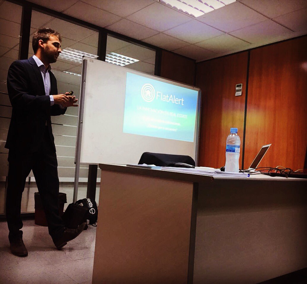 Flatalert's tweet photo. Hoy estamos de presentación de@flatalert ante el colectivo #mlsbarcelona 🏠📲. 

#millenials #inmobiliaria #barcelona #FelizJueves #coacb https://t.co/xyHDQAdqDr