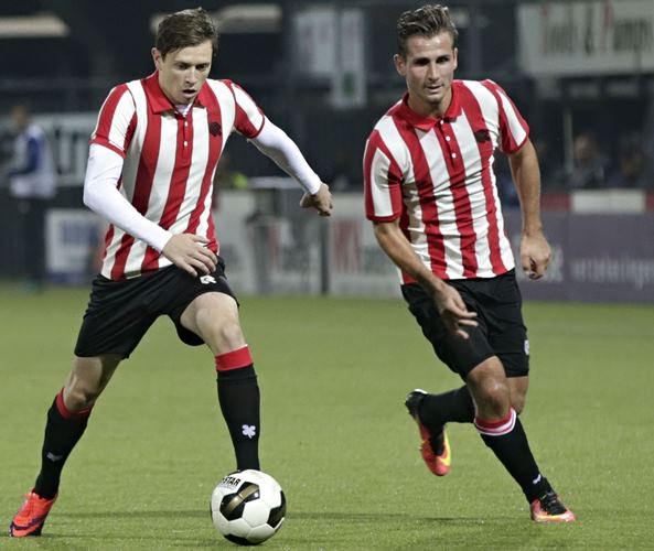 Wil je een paar voetbalsokken winnen van de #100jaarKasteel jubileumwedstrijd? Retweet dan dit bericht en maak kans.