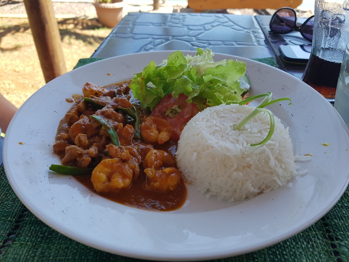 vadrouilleurs's tweet photo. #Vindaye calamars et curry de poulet crevettes, des bonnes spécialités découvertes au resto #LaBelleCreole de #Mahebourg 👍 #monilemaurice https://t.co/gbl3Vuzohf