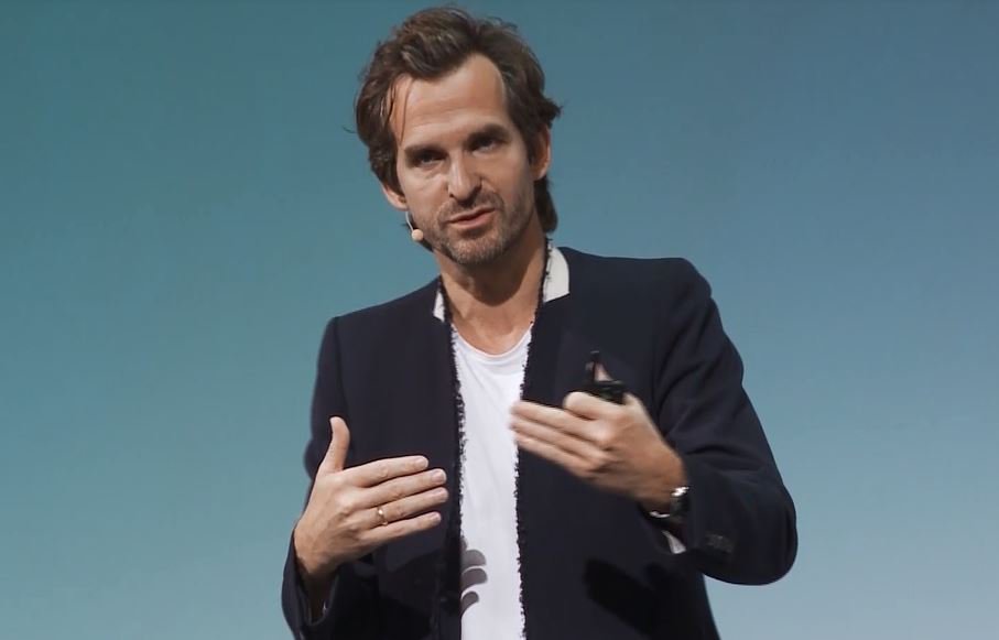 JCDecaux_France's tweet photo. Découvrez la keynote de Mathieu Lehanneur sur le #design inspiré par la connaissance de l'humain #HumanContext https://t.co/7M8Y200Bv4 https://t.co/4bZugZ53bh