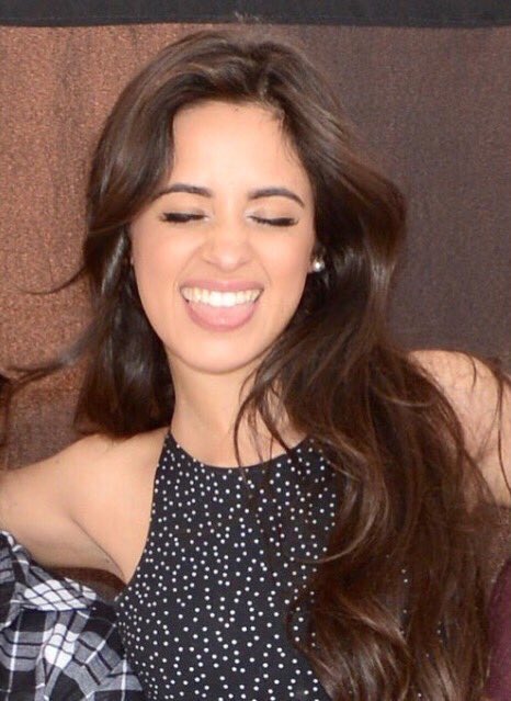 CCabelloForever's tweet photo. Um sorriso tão lindo,quando sorri é capaz de salvar vidas,sou encantada pela pessoa que és.. Eu te amo,Brasil te ama 🌹❤🇧🇷 @camilacabello97 https://t.co/LHCSgDrhmm